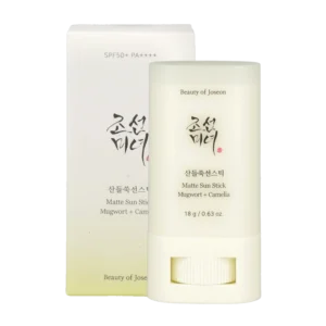 Beauty of Joseon Matte Sun Stick Mugwort + Camellia con su empaque original color verde.