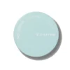 Bote redondo de Innisfree No-Sebum Mineral Powder sobre fondo claro