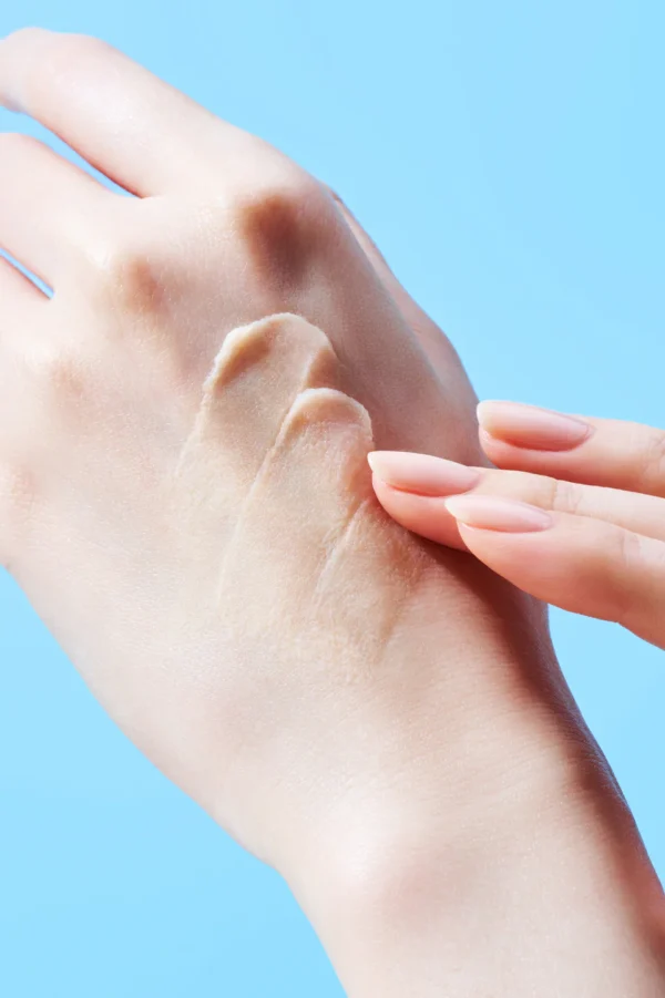Textura ligera del Tocobo Vita Airy Sun Primer SPF 50+ PA++++ sobre la piel.