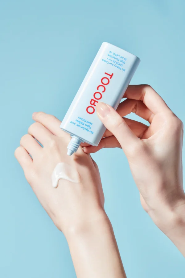 Textura ligera y acuosa del Tocobo Bio Watery Sun Cream SPF 50+ PA++++ sobre la piel.