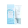 Protector solar Skin1004 Madagascar Centella Hyalu-Cica Water-Fit Sun Serum con su caja original color celeste.