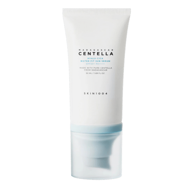 skin1004-madagascar-centella-hyalu-cica-water-fit-sun-serum-envase.jpg Protector solar facial SKIN1004 Madagascar Centella Hyalu-Cica Water-Fit Sun Serum SPF50+ PA++++ en su envase original sobre fondo blanco.