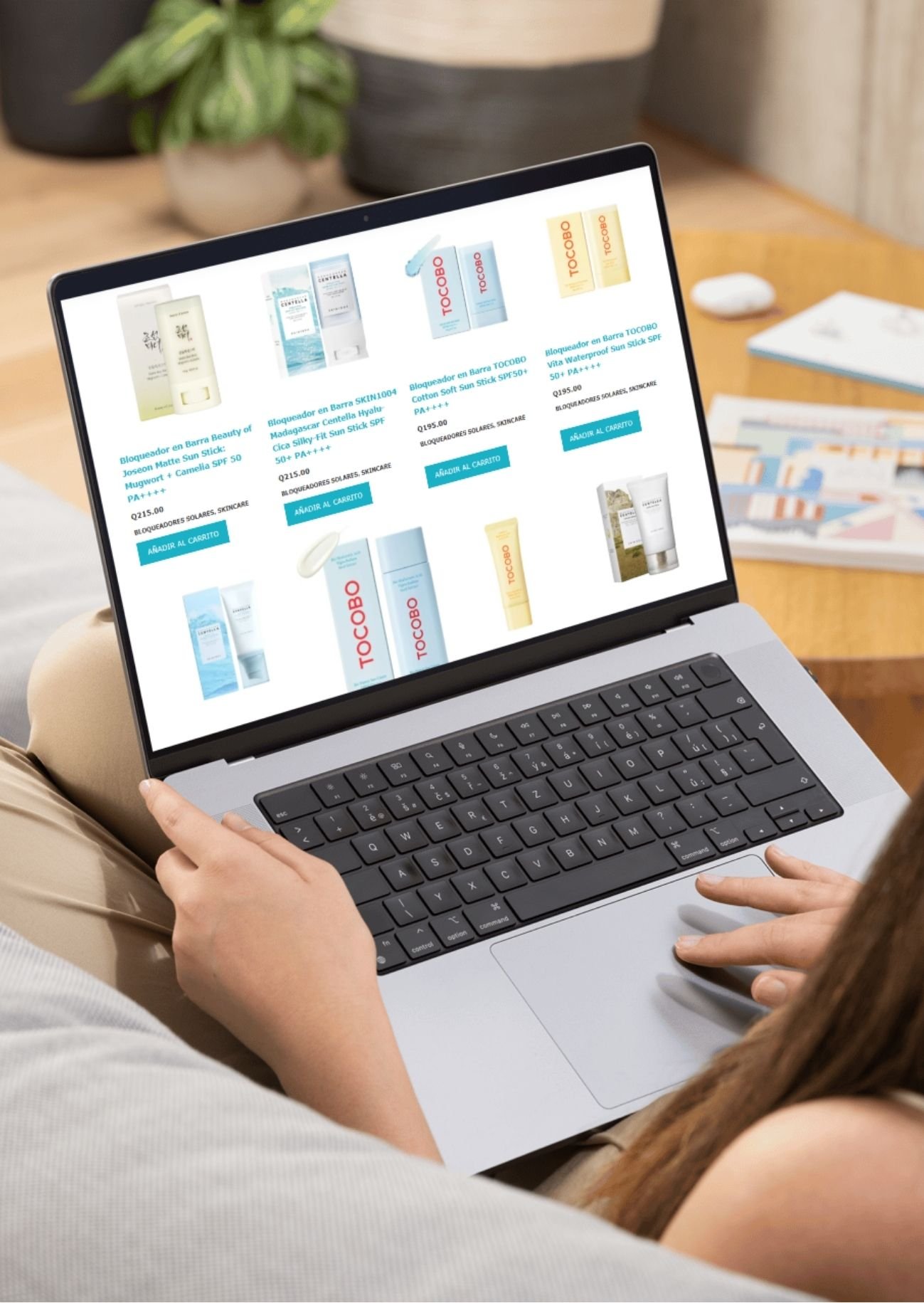 Máquina expendedora VendingCare con productos de autocuidado, skincare y maquillaje coreano en Guatemala.
