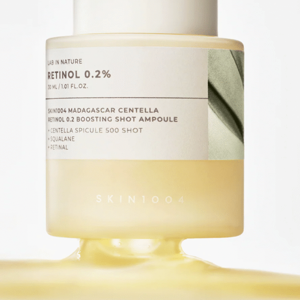 Textura del Skin1004 Madagascar Centella Retinol 0.2 Boosting Shot Ampoule